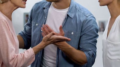 Man Accuses Wife of Being Heartless After She Says She’s Glad His Mom Never Met Their Daughter