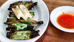 Otak-Otak Ikan Panggang Bangka: Wajib Coba dengan Saus Cuka Belacan, Ini Lokasinya!