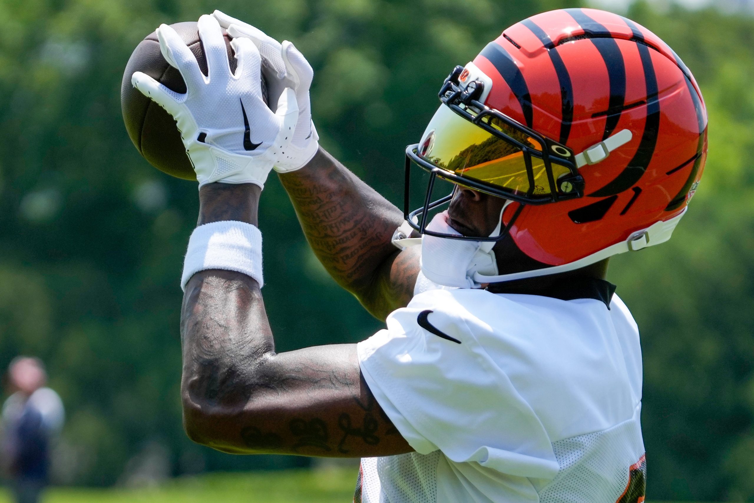 Bengals WR Tee Higgins Makes Appearance at Football Camp
