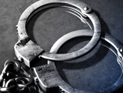 Woman Charged with Stabbing Victim in the Neck Woman Charged with Stabbing Victim in the Neck