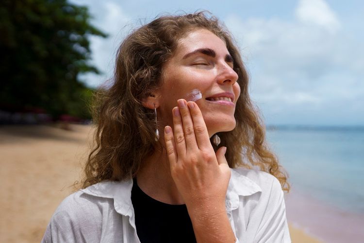 Tips Memilih Sunscreen Sesuai Jenis Kulit: Berminyak, Kering, Sensitif, dan Kombinasi