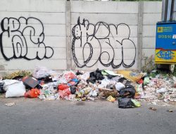 Warga Surabaya Dapat Rp200 Ribu Jika Laporkan Pembuang Sampah Sembarangan