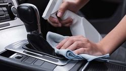 Cara Efektif Bersihkan Interior Mobil agar Bebas Debu dan Bau