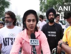 Babita Phogat Pedals for Fitness in Delhi’s Fit India Drive, Champions Healthy Living