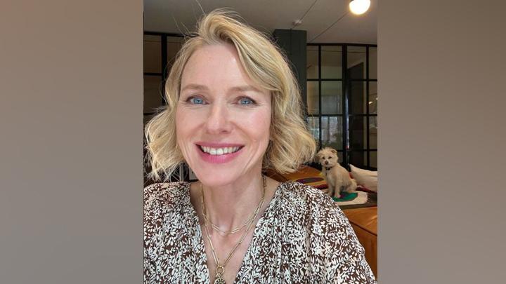 Naomi Watts Bagikan Tips Usai Menempuh Penerbangan Jarak Jauh