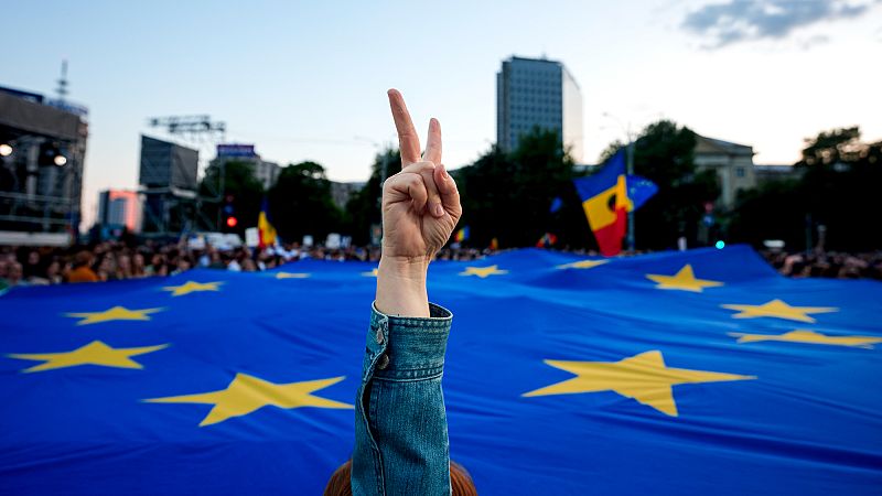 **”European Flag Turns 40: Icon of Unity Through Decades of Change”**