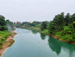 **Warna Biru dan Merah di Sungai Citarum, Citeureup, dan Silayar Ungkapkan Pencemaran yang Mengkhawatirkan** **Warna Biru dan Merah di Sungai Citarum, Citeureup, dan Silayar Ungkapkan Pencemaran yang Mengkhawatirkan**