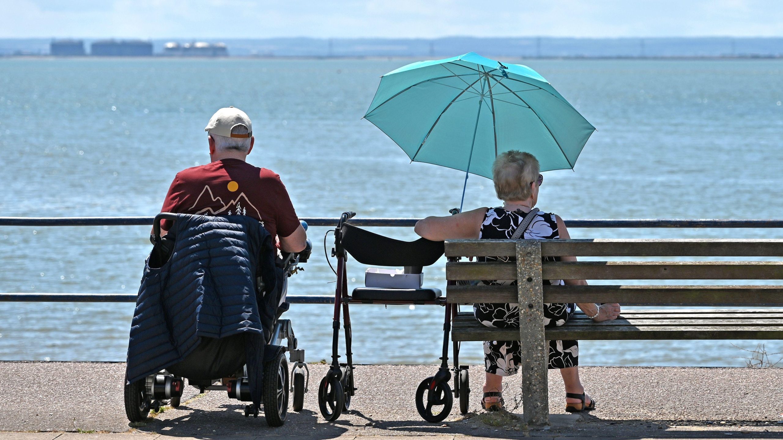 UK Braces for 34°C Heatwave Peak