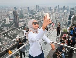 Pengalaman Seru Melihat Jakarta dari Ketinggian 385 Meter, Lebih Tinggi dari Monas Pengalaman Seru Melihat Jakarta dari Ketinggian 385 Meter, Lebih Tinggi dari Monas