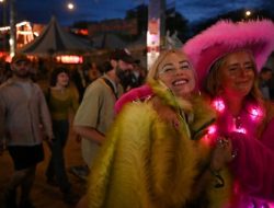 Tentu! Berikut rephrased title yang lebih menarik dan tetap relevan:

**”6 Festival Musik Seru di Indonesia untuk Para Traveler”**

Jika ingin nuansa yang lebih gaya atau digital:

**”Festival Musik Wajib di Indonesia untuk Penyuka Jalan-Jalan”**

Atau versi yang sedikit lebih formal tapi tetap menarik:

**”Destinasi Festival Musik Terbaik di Indonesia untuk Traveler”**

Pilih yang paling sesuai dengan tone kontenmu!