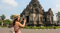 Tentu! Berikut rephrasing dari judul tersebut dalam Bahasa Indonesia yang lebih menarik dan tetap relevan:

**7 HP Kamera Terbaik di Bawah 2 Juta, Ringan & Siap Temani Travelingmu di 2025!**

Jika ingin versi yang lebih gaya dan kekinian:

**HP Kamera 2 Jutaan Ringan? Ini 7 Rekomendasi untuk Traveller di 2025!**

Ingin opsi lain yang lebih fokus pada manfaat?

**Cocok Buat Jalan-Jalan! 7 HP Kamera 2 Jutaan Ringan untuk Travelling 2025**

Beritahu jika kamu ingin penyesuaian nada (formal, santai, clickbait, dll).