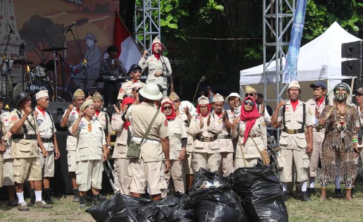 Ratusan Ontelis Bersihkan Sampah di Yogyakarta