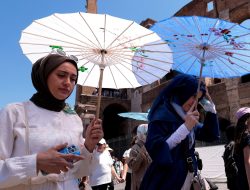 Heatwave Scorches Europe: Heathrow Hits 33°C Heatwave Scorches Europe: Heathrow Hits 33°C