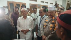 Dedi Mulyadi Ganti Rugi Rp100 Juta Usai Rumah Singgah Retret Pelajar Kristen Dirusak Warga Sukabumi
➡️ **Dedi Mulyadi Bayar Rp100 Juta Usai Rumah Retret Kristen di Sukabumi Rusak Diterjang Massa** Dedi Mulyadi Ganti Rugi Rp100 Juta Usai Rumah Singgah Retret Pelajar Kristen Dirusak Warga Sukabumi
➡️ **Dedi Mulyadi Bayar Rp100 Juta Usai Rumah Retret Kristen di Sukabumi Rusak Diterjang Massa**