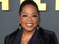 Oprah’s Airport Look: This Amazon Tee Mirrors Her Chic White Top Oprah’s Airport Look: This Amazon Tee Mirrors Her Chic White Top