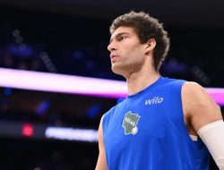 Breaking: Clippers Snag Ex-Lakers & Bucks Center with Two-Year Contract
