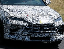 Lamborghini’s Lightweight SUV Gains Hybrid Muscle