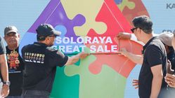 Tentu! Berikut adalah rephrasing dari judul tersebut dalam Bahasa Indonesia yang lebih menarik dan tetap menjaga maknanya:
**”Solo Raya Great Sale 2025 Dimulai, Diskon Gila-Gilaan Menanti!”**
Jika kamu ingin versi yang lebih formal atau sesuai dengan platform tertentu (misalnya untuk media online, iklan, atau poster), saya bisa bantu sesuaikan juga. Tentu! Berikut adalah rephrasing dari judul tersebut dalam Bahasa Indonesia yang lebih menarik dan tetap menjaga maknanya:
**”Solo Raya Great Sale 2025 Dimulai, Diskon Gila-Gilaan Menanti!”**
Jika kamu ingin versi yang lebih formal atau sesuai dengan platform tertentu (misalnya untuk media online, iklan, atau poster), saya bisa bantu sesuaikan juga.
