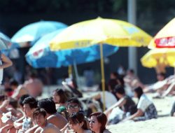 **Sun, Sand, and Smiles: A Snapshot of Summer at Hong Kong’s Repulse Bay**