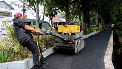 Bandung Bangun Trotoar Aspal Ramah Disabilitas di Taman Lalu Lintas