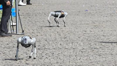 Polri Perkenalkan Robot Anjing di HUT Bhayangkara: Seberapa Canggih Dibanding Jihandak