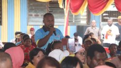 Rekomendasi judul yang lebih menarik dan tetap menjaga makna:

**”Fokus pada SDM Lebih Dulu, Infrastruktur Menyusul!”**

Alternatif lain (jika ingin nuansa berbeda):

1. **”Pilih SDM atau Infrastruktur? Prioritaskan Manusianya!”**  
2. **”Bangun SDM Unggul, Kunci Kemajuan Lebih Berkelanjutan”**  
3. **”Infrastruktur Penting, Tapi SDM Harus Didahulukan!”**

Ingin versi yang lebih formal, santai, atau persuasif? Saya bisa bantu sesuaikan!