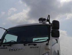 Terungkap: Mengapa Isuzu GIGA GVR Punya Banyak Spion di Sisi Kiri Sopir Terungkap: Mengapa Isuzu GIGA GVR Punya Banyak Spion di Sisi Kiri Sopir