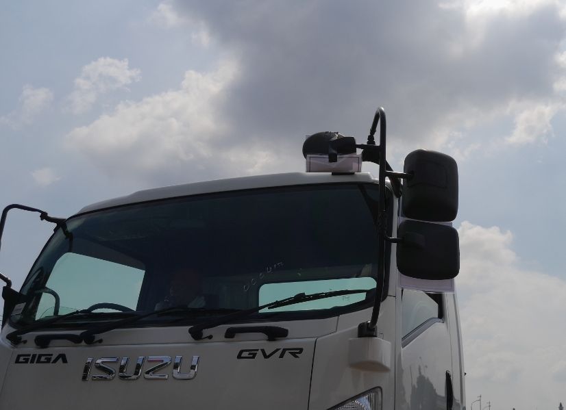 Terungkap: Mengapa Isuzu GIGA GVR Punya Banyak Spion di Sisi Kiri Sopir