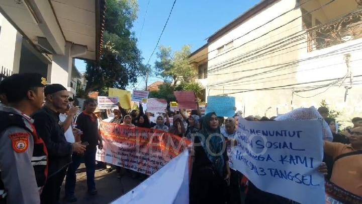 Tetangga Geruduk Sekolah di Tangsel, Kecam Penerimaan Siswa Kacau