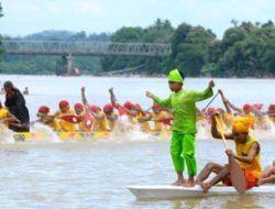 Pacu Jalur Kuansing yang Menggelegar