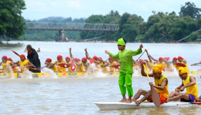 Pacu Jalur Kuansing yang Menggelegar