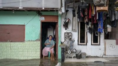 **Hujan Lebat Awal Juli Picu Banjir di Jakarta**