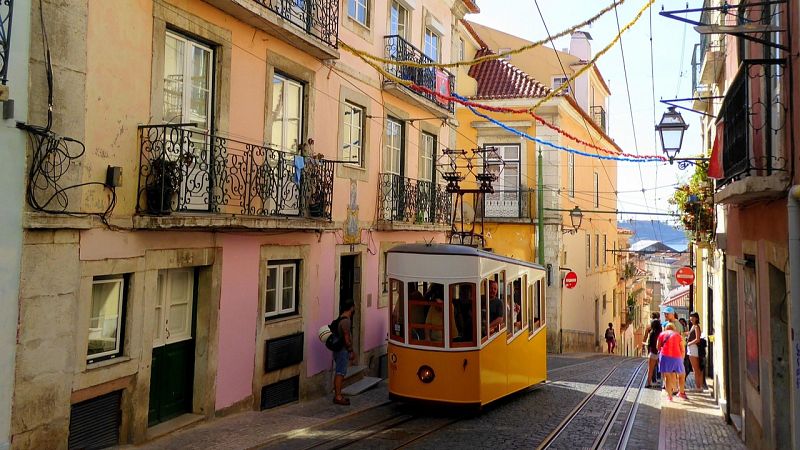 Deposit, Drink, Return: Lisbon Launches Europe’s First Citywide Reusable Cup Scheme