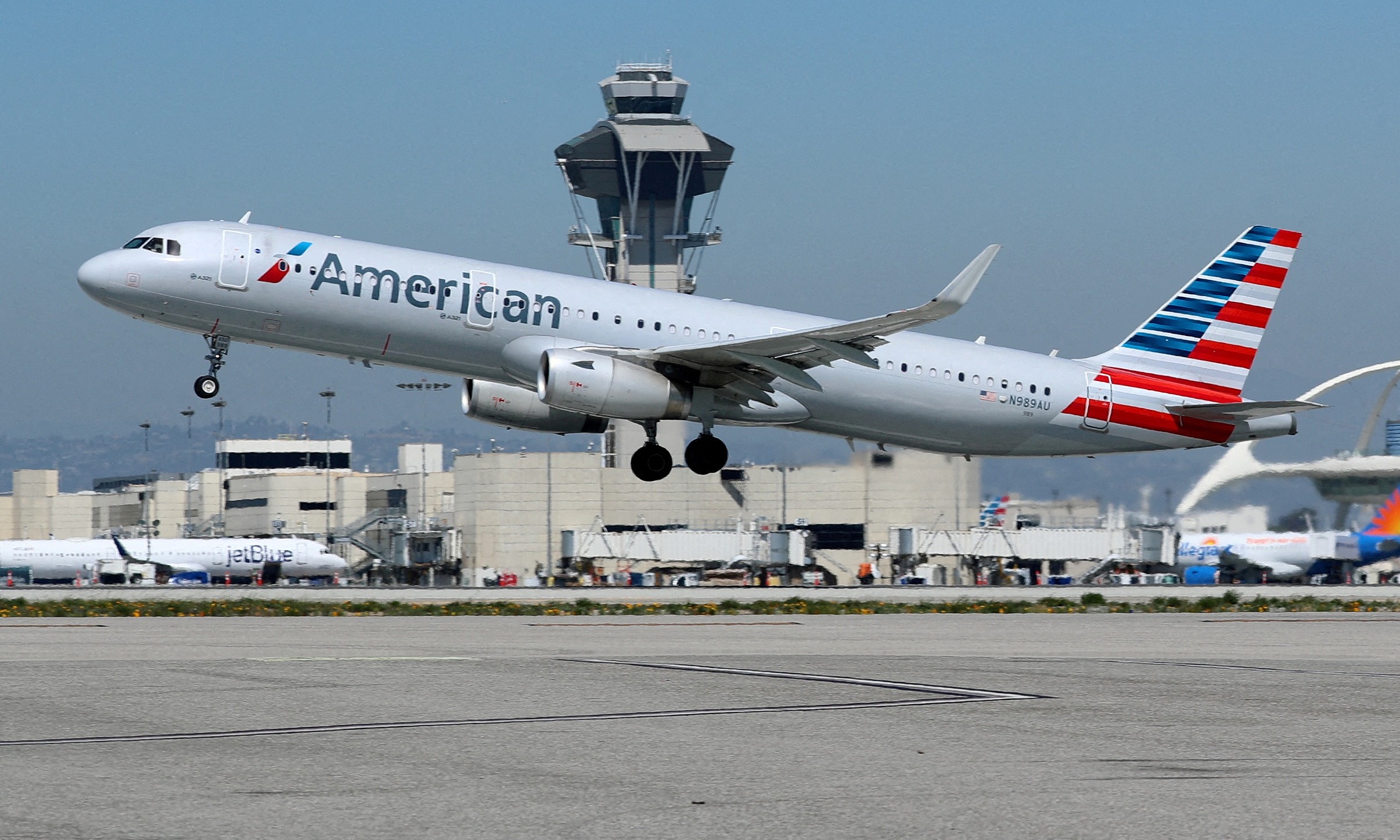 Passenger Slapped with ,000 Fine for Sneaking Onto American Airlines Flight by Bypassing Security