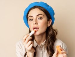Cara Ampuh Atasi Bibir Kering: Mulai dari Lip Balm hingga Ubah Kebiasaan, Nomor 5 Wajib Dicoba! Cara Ampuh Atasi Bibir Kering: Mulai dari Lip Balm hingga Ubah Kebiasaan, Nomor 5 Wajib Dicoba!