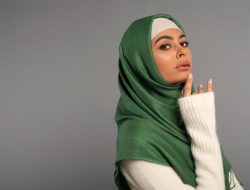 Ladies! Ini 10 Warna Hijab Paling Pas untuk Kulit Sawo Matang agar Tampil Cerah dan Menawan Ladies! Ini 10 Warna Hijab Paling Pas untuk Kulit Sawo Matang agar Tampil Cerah dan Menawan