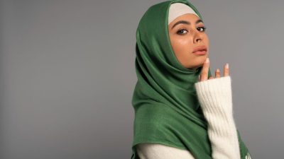 Ladies! Ini 10 Warna Hijab Paling Pas untuk Kulit Sawo Matang agar Tampil Cerah dan Menawan