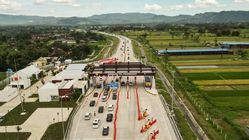 Tentu! Berikut adalah rephrased title yang lebih menarik, singkat, dan tetap menjaga maknanya dalam Bahasa Indonesia:

**”Juni 2025, Tol Solo-Jogja Ruas Prambanan-Klaten Resmi Beroperasi – Ini 5 Fakta Uniknya!”**

Jika Anda ingin versi lain dengan nuansa yang lebih berbeda (misalnya, lebih formal, santai, atau klikbait), saya bisa bantu juga!