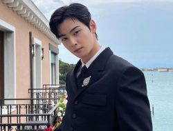 Tentu! Berikut adalah rephrased title yang lebih menarik, singkat, dan tetap menjaga maknanya:
**”Video Masa Magang Adik Cha Eun Woo Viral Lagi, Tampan Sejak Dulu!”**
Jika ingin nuansa lebih emosional atau klikbait ringan:
**”Adik Cha Eun Woo Bikin Heboh Lagi dengan Video Masa Lalu Saat Magang”**
Ingin versi lebih formal tapi tetap menarik?
**”Kembali Viral, Video Masa Magang Adik Cha Eun Woo Curi Perhatian karena Ketampanannya”**
Beri tahu jika kamu ingin disesuaikan dengan gaya tertentu (formal, gaul, media online, dll.). Tentu! Berikut adalah rephrased title yang lebih menarik, singkat, dan tetap menjaga maknanya:
**”Video Masa Magang Adik Cha Eun Woo Viral Lagi, Tampan Sejak Dulu!”**
Jika ingin nuansa lebih emosional atau klikbait ringan:
**”Adik Cha Eun Woo Bikin Heboh Lagi dengan Video Masa Lalu Saat Magang”**
Ingin versi lebih formal tapi tetap menarik?
**”Kembali Viral, Video Masa Magang Adik Cha Eun Woo Curi Perhatian karena Ketampanannya”**
Beri tahu jika kamu ingin disesuaikan dengan gaya tertentu (formal, gaul, media online, dll.).