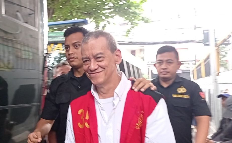 Wajah Bahagia Fariz RM Saat Istri Temani Sidangnya