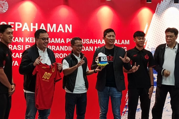 Judul yang lebih captivating dan concise (dalam Bahasa Indonesia):
**”Persija Jakarta Kembali Didukung BUMD, Atribut Macan Kemayoran Hiasi Stasiun MRT”** Judul yang lebih captivating dan concise (dalam Bahasa Indonesia):
**”Persija Jakarta Kembali Didukung BUMD, Atribut Macan Kemayoran Hiasi Stasiun MRT”**