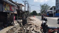 Proyek Drainase “Siluman” di Batu Bara, Truk Dinas PUPR Sumut Terlibat Tanpa Identitas Proyek Drainase “Siluman” di Batu Bara, Truk Dinas PUPR Sumut Terlibat Tanpa Identitas
