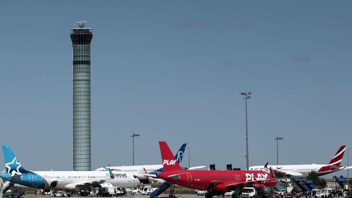 Second Day of Travel Chaos as French Air Traffic Controllers Strike