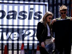 Oasis Reunites After 16 Years with Electrifying Cardiff Comeback Show Oasis Reunites After 16 Years with Electrifying Cardiff Comeback Show