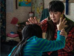 7 Potret Jo Jung Suk di Film *My Daughter Is A Zombie*, Kocak Banget!