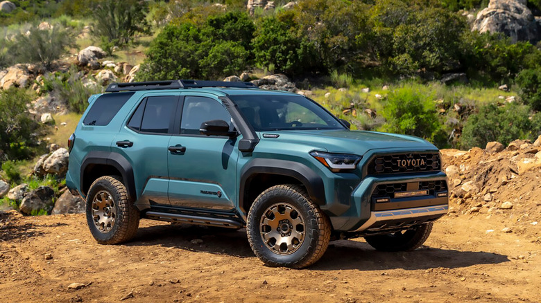 Top 5 Rivals to the 2025 Toyota 4Runner Trailhunter