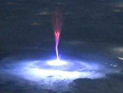 Stunning Image Captures Rare Electrical Event in Space Stunning Image Captures Rare Electrical Event in Space