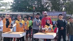 Citra Bupati dan Kapolres Pangandaran ‘Ngelepek’ Merpati di Ajang Lomba Tinggi