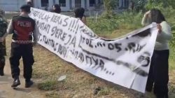 Warga Cilodong Depok Demo Menolak Pembangunan Gereja