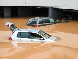 Kereta Bawah Tanah New York Terendam Banjir Kereta Bawah Tanah New York Terendam Banjir